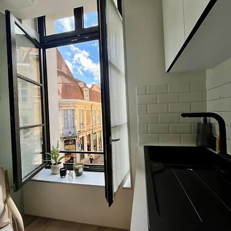 Lillehosts 1, Vieux Lille, Newly Renovated, Modern & Stylish Apartment, Perfectly Located *