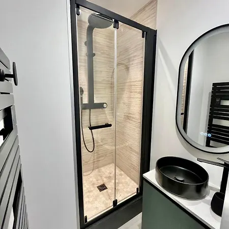 Appartement Lillehosts 1, Vieux Lille, Newly Renovated, Modern & Stylish Apartment, Perfectly Located